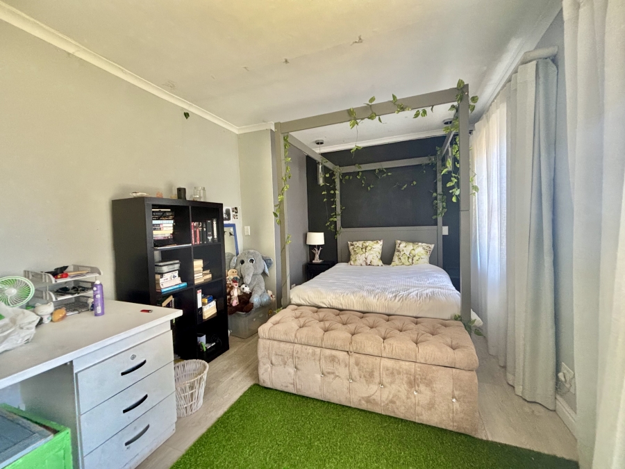 5 Bedroom Property for Sale in Vierlanden Western Cape